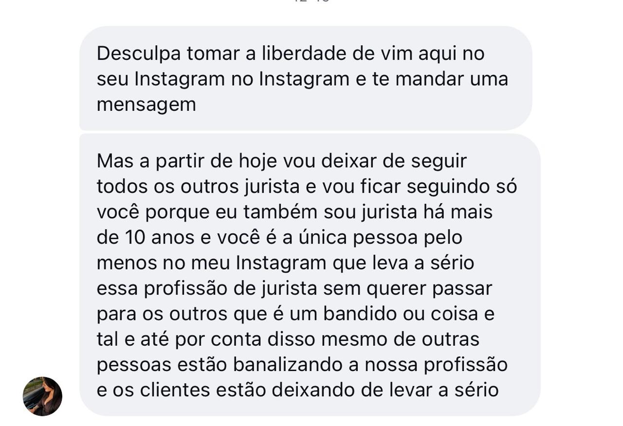 Print de mensagem sobre a postura profissional do Jurista Moderno nas redes sociais.